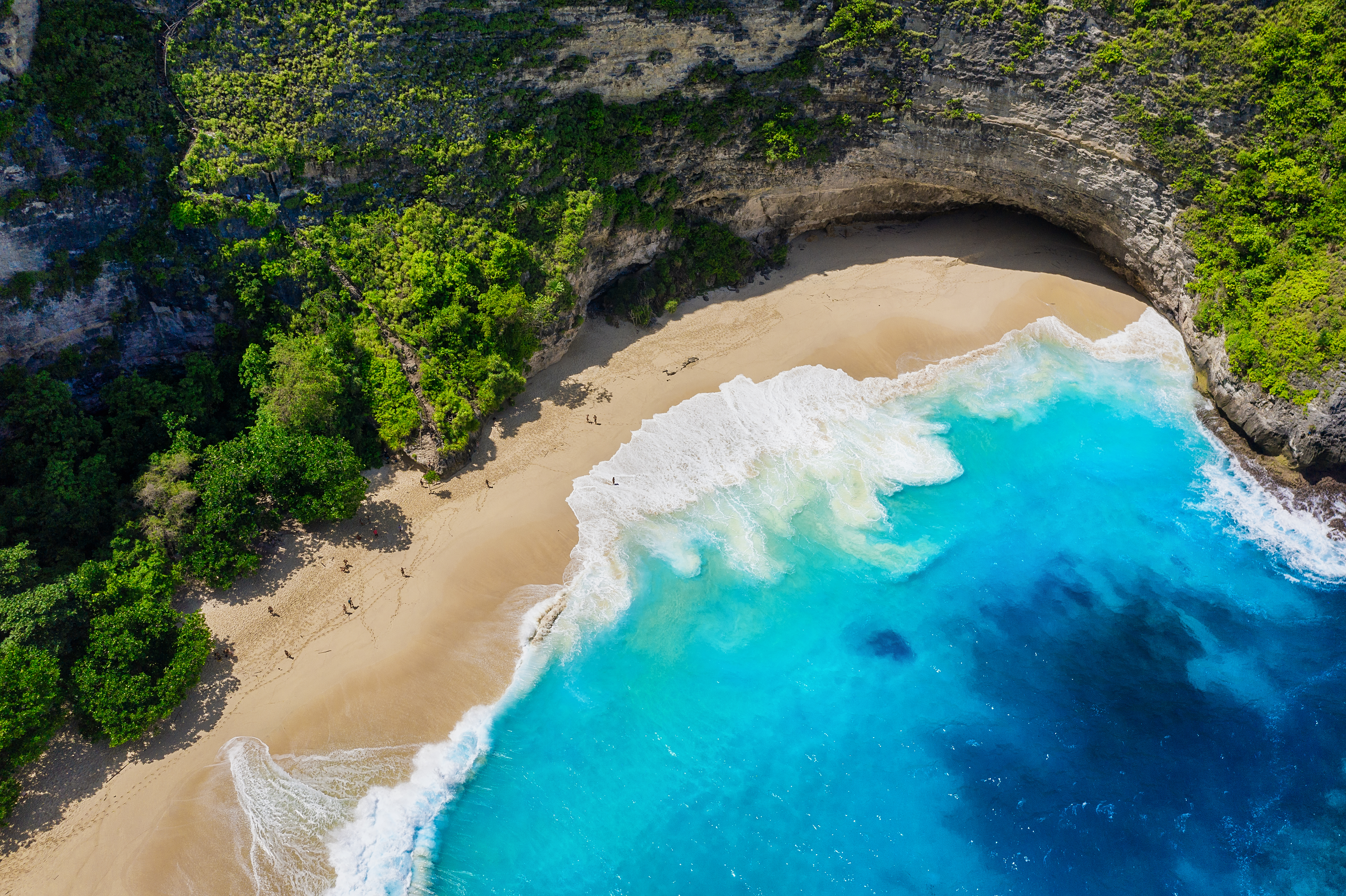 Bright turquoise coastline in Bali
